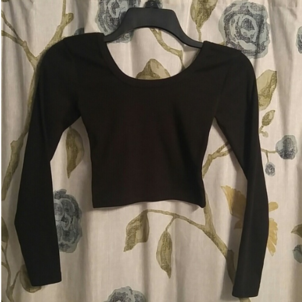 Black long sleeve crop top